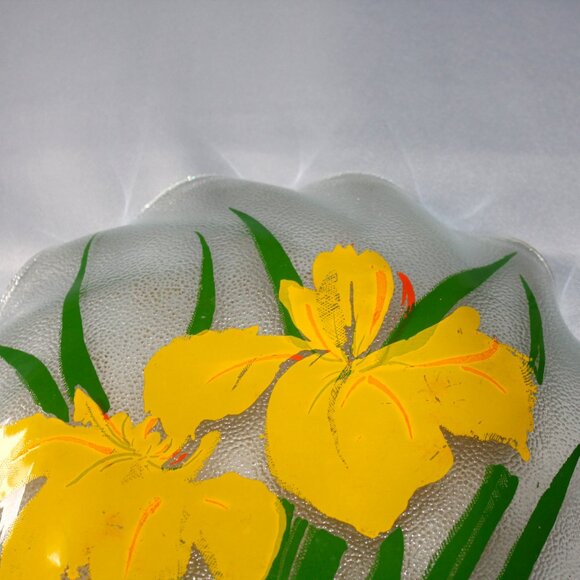 Vintage Patterned Glass Serving Bowl - Picture 4 of 4